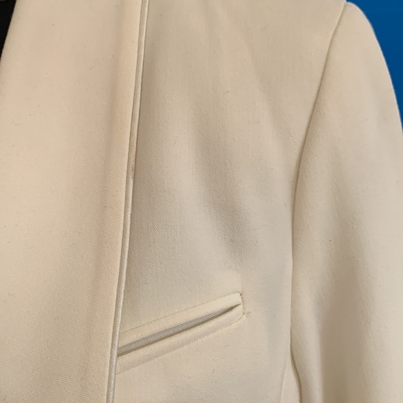 Excellent Condition Blazer - Picture 4 of 10